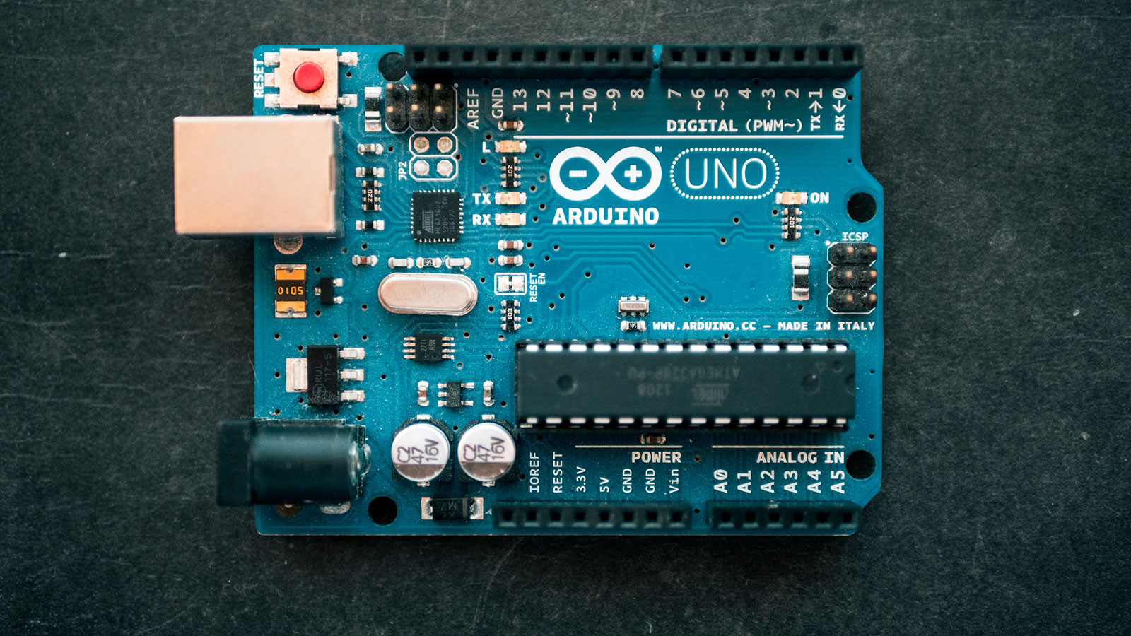 Arduino-Microcontroller (Foto von Harrison Broadbent auf Unsplash)