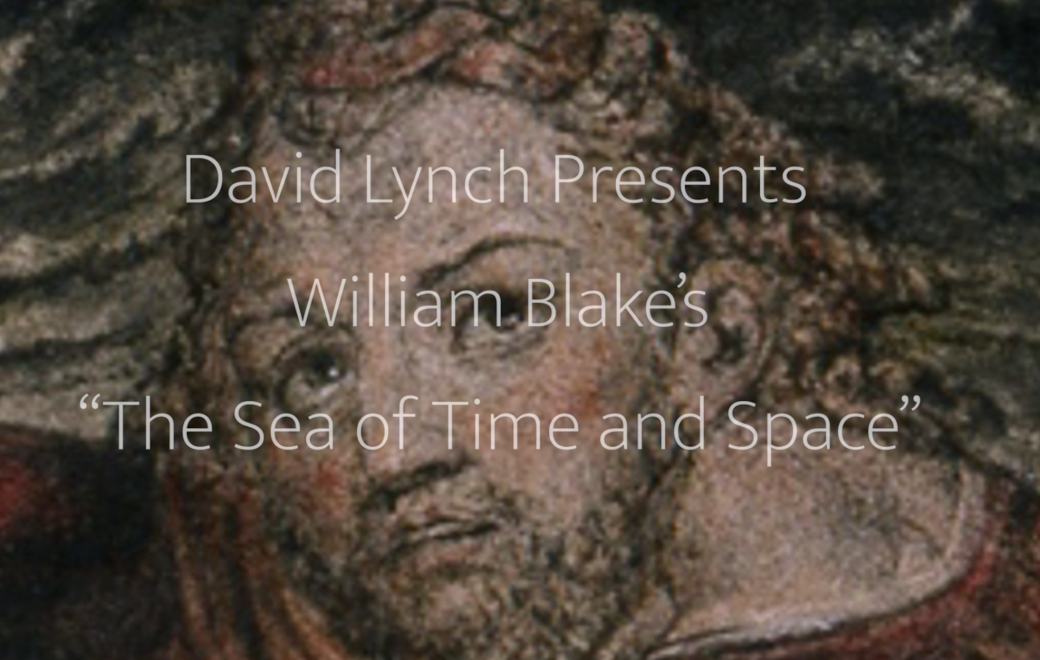 Closeup auf ein männliches Gesicht, das schräg nach oben blickt.