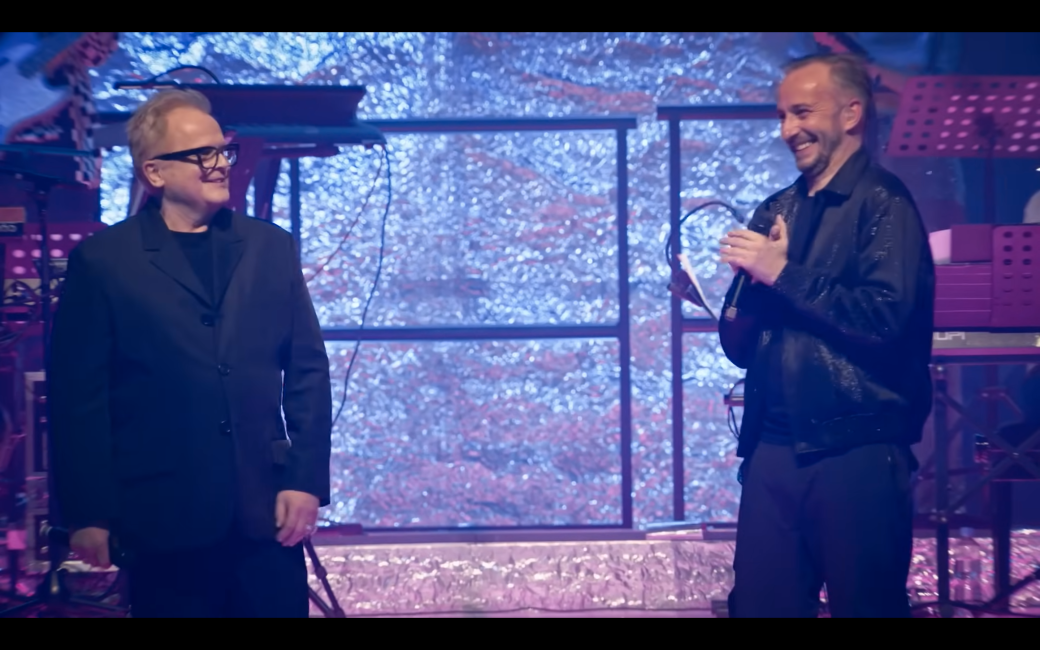 Still des Auftritts von Herbert Grönemeyer mit Jan Böhmermann in Bochum